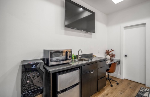 Greater East End Apartment | Nestled Nook Studio #2 @ East End Revitalized