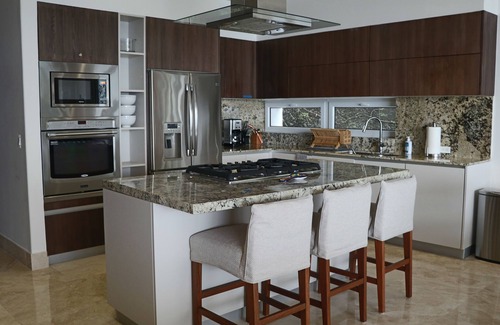 Conchas Chinas Apartment | Nestled on the Edge of the Bay