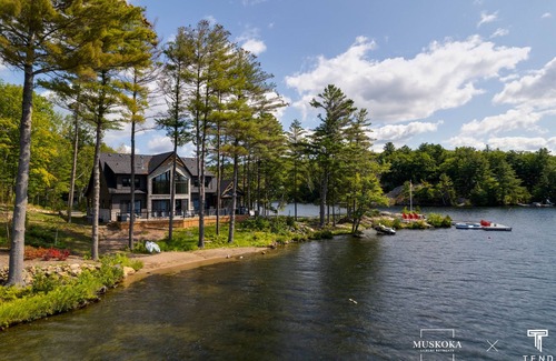 Georgian Bay House | Nestled on the picturesque shores of Gloucester Pool.