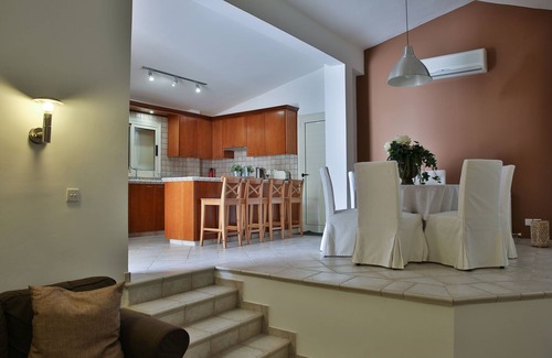 Moniatis Villa | Nestor Hillside Moniatis House