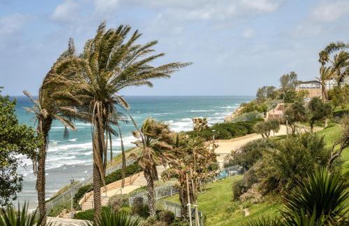 Netanya Apartment | Netanya Panoramic Sea-View Apt with Mamad by Sea N' Rent