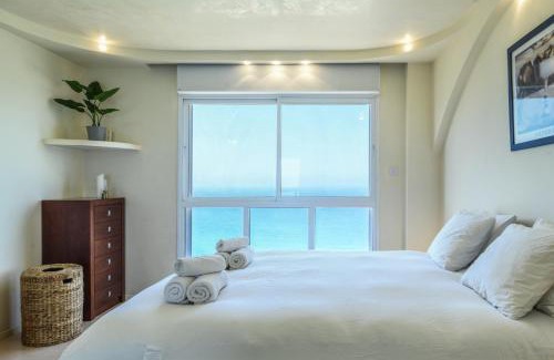 Netanya Apartment | Netanya Panoramic Sea-View Apt with Mamad by Sea N' Rent
