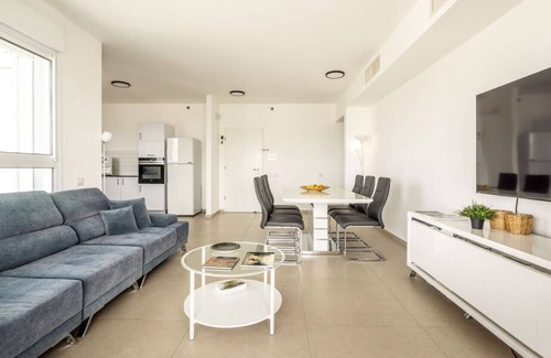Netanya Apartment | Netanya Seaside High-Rise Apartment by Sea N' Rent