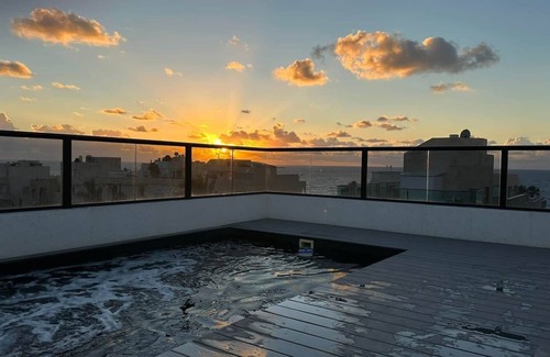 Netanya Apartment | Netanya View – Only 2 Minutes' Walk to the Cliff Promenade!