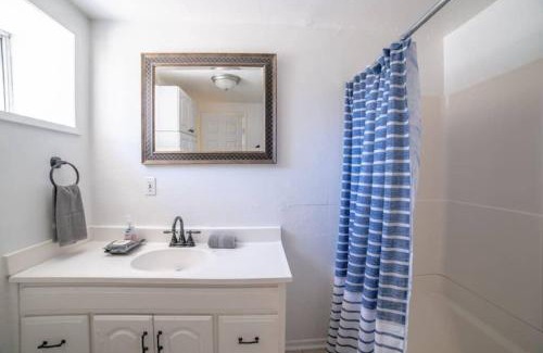 Ventura Apartment | Netflix, Bikes, Stocked Kitchenette, Beach Gear