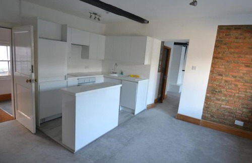 Godalming Apartment | Netflix Chill Apartment