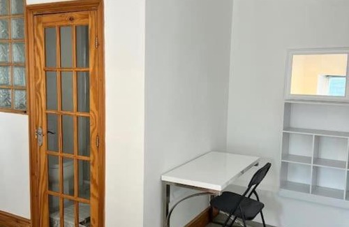 Godalming Apartment | Netflix Chill Apartment