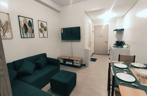 Novaliches Condo | Netflix+ Games+ Cooking+ Karaoke+ Wifi 1 BR Condo in Daily Relax Trees Residence