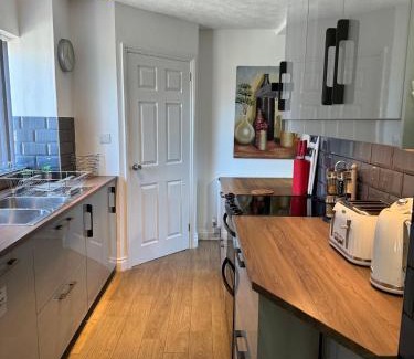 Hereford House | Netflix Home Jacuzzi gym Fast WIFI PS5 Free Parking 2 spaces