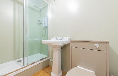 Newmilns House | Nether Newton - Sleeps 12, Hottub, Sauna, Private Garden