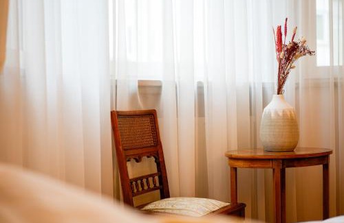 Rosenau- und Thelottviertel Apartment | NEU - 4 Zimmer, 4 Betten, 5 Min zum HBF, Terrasse, 160qm