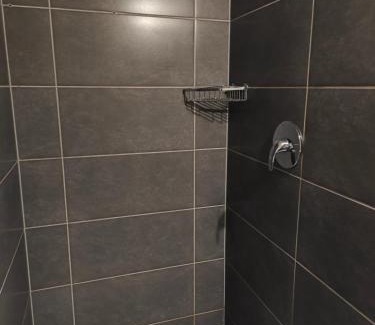 Eschweiler Apartment | Neu Maisonette Haus jedes Zimmer mit eigenem Bad , Schlafen wie im Hotel mit Einbauküche