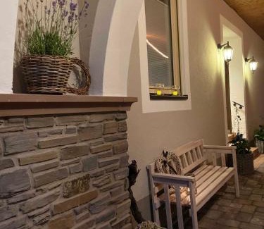 Historic Downtown Apartment | NEU! Moselbleibe Winzerhaus Kues