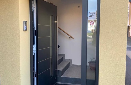 Singen Apartment | Neue Ferienwohnung 35qm u. Balkon in Sehr Schöner Lage, Direkt am Fluss