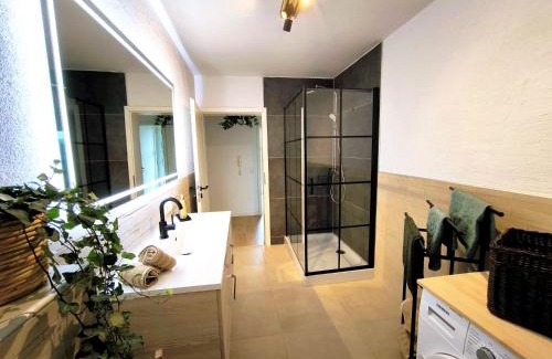 Katzweiler Apartment | Neue Pfälzerwald Fewo mit Garten am Fluss