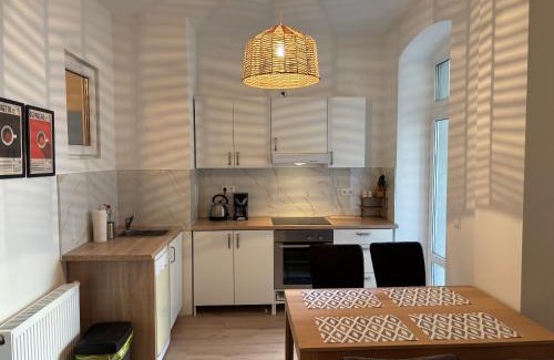 Gera Apartment | Neues Apartment mit 4 Schlafzimmern Balkon im ersten OG Bad und separatem WC im Zentrum von Gera