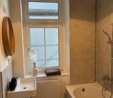 Gera Apartment | Neues Apartment mit 4 Schlafzimmern Balkon im ersten OG Bad und separatem WC im Zentrum von Gera