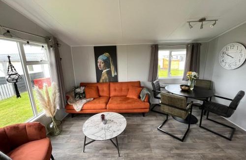 Westerland House | Neues Ferienhaus Chalet Nr73 zweite Reihe direkt am Wattenmeer, komplett eingezäunt