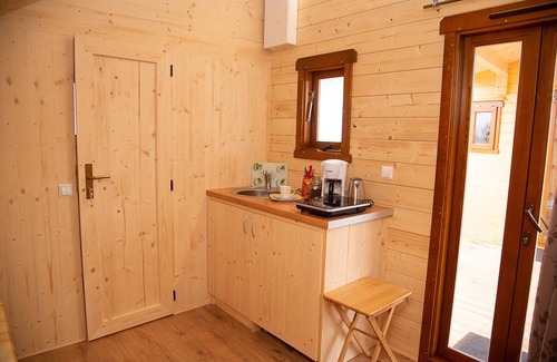 Wallersdorf Apartment | Neugebautes Tinyhouse mit eigener Terrasse und kostenfreier WLAN-Nutzung