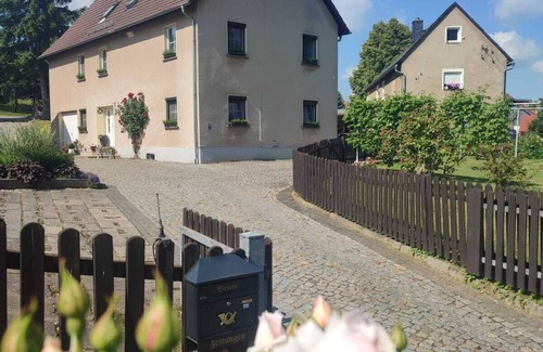 Loebau Apartment | Neumis Ferienzimmer für 2 Gäste in Löbau, Stadtnah - Ruhig - Erholsam