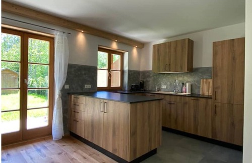 Holzkirchen Apartment | Neurenovierte 60m2 Fewo Xaverl zw. Stadt&bergen