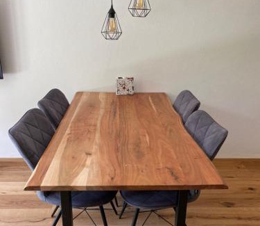 Holzkirchen Apartment | Neurenovierte Ferienwohnung Franzl
