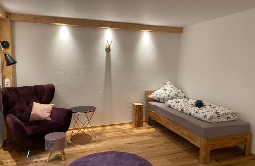 Holzkirchen Apartment | Neurenovierte Ferienwohnung Xaver
