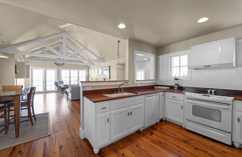Minnesott Beach House | Neuse Village #5 - Quaint, tranquil cottage with pool & amazing views