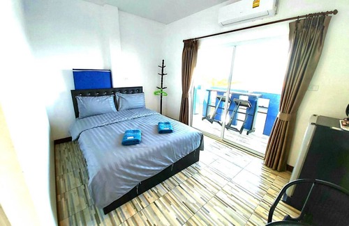 Ko Sichang Hotel | Neutron Bungalow