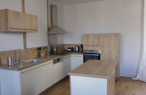 Neuville-aux-Bois Apartment | NEUVILLE GITE WITH WOOD