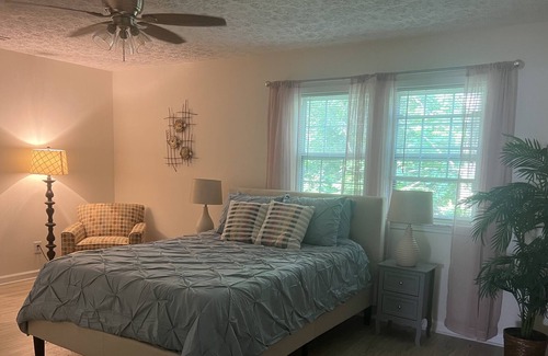Falls of Rough House | Never a Better Day Cabin with Private Lake Access - boat, fish, swim!