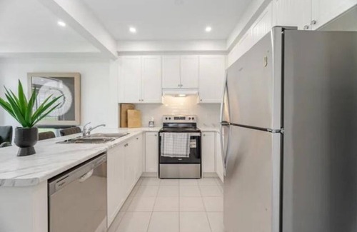 Vaughan House | Never Lived-In | Contemporary Comfort, cozy and relaxing , minutes from Airport