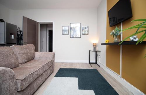 Penylan Apartment | NEW 1 Bed Flat next to Roath Park w/Street Parking