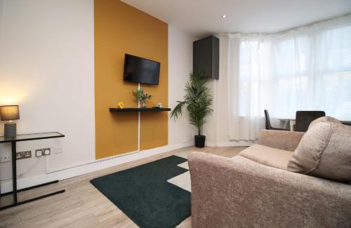 Penylan Apartment | NEW 1 Bed Flat next to Roath Park w/Street Parking