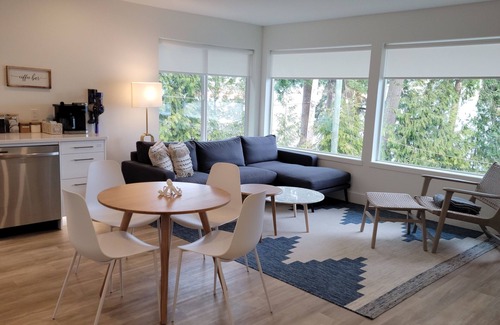 Cowichan Bay Apartment | New 1 Bedroom Apt with Oceanview Hot Tub