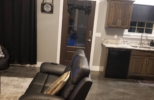 Galena Cottage | New 1 bedroom cottage right off Route 66.