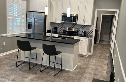 Pascagoula Apartment | New, 1 BR Executive Apartment in Downtown Pascagoula