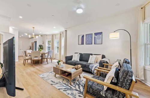 Oak Park House | NEW! 10-min to Downtown | LCP Collection