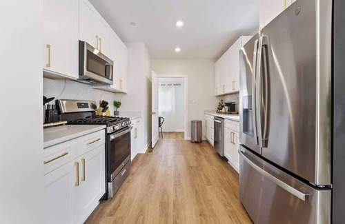 Oak Park House | NEW! 10-min to Downtown | LCP Collection