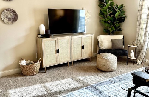 Georgetown House | NEW! 10 min to Horse Park & 20 min to the Ark! Dalton Derby House w/King Bed