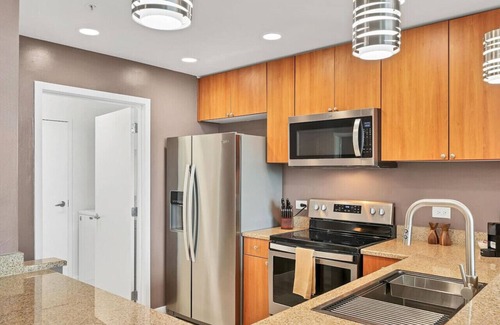 South Eola Apartment | New 1200 sqft 2BD/2BTH in DT Orl