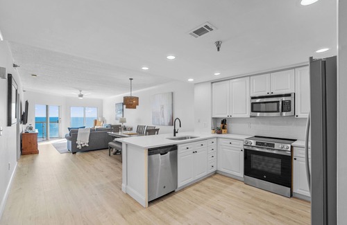 Pensacola Beach Condo | NEW 15th Floor Gulf View - Balcony - Pool - Hot Tub