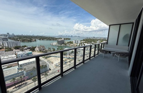 North Beach Apartment | New 1Bed 2bath 20th floor amazing views