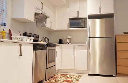 Surrey House | NEW 1BR independent Guest Unit for 1-2guests
