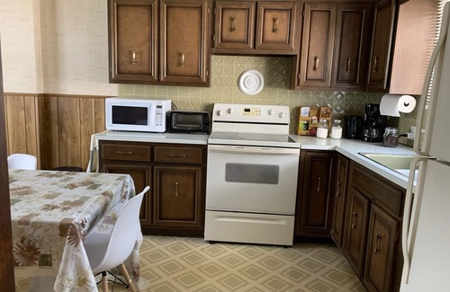 Niagara Falls House | New! 1st floor Cute and cozy at Niagara Falls USA
