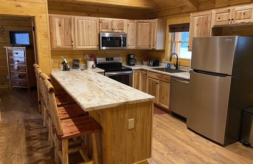 Deep Gap Cabin | New 2/2 Log Cabin, Rushing Trout Stream, Hot Tub, Fireplace, 8 acres, WiFi
