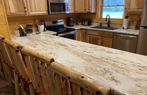 Deep Gap Cabin | New 2/2 Log Cabin, Rushing Trout Stream, Hot Tub, Fireplace, 8 acres, WiFi