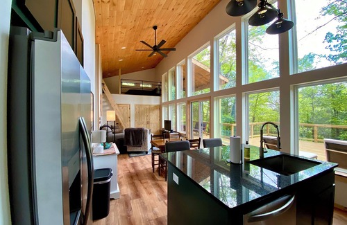 Harrison Cabin | NEW! 2 bed 2 bath cabin in the Ozarks Hot Tub