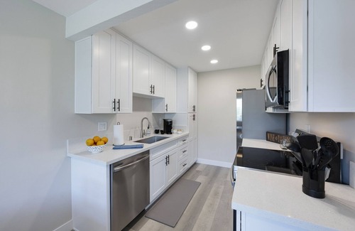 Orange Condo | ★ New 2 bed/2 bath Condo Near Disneyland/Chapman/Beaches