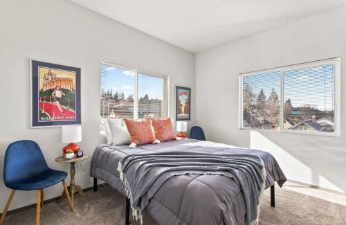South Perry District Apartment | New 2 Bed 2 Bath Near Perry District and DT